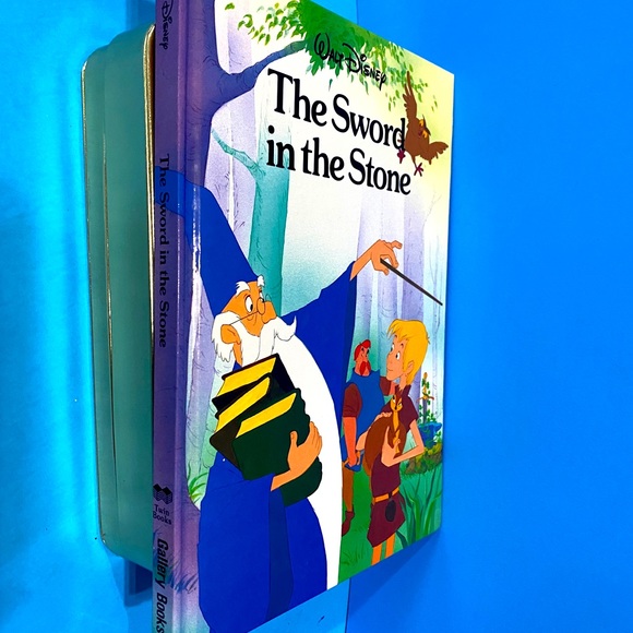 WALT DISNEY NWT VTG 1987 THE SWORD IN THE STONE HARDCOVER COLLECTIBLE BOOK 95p. - Picture 2 of 13